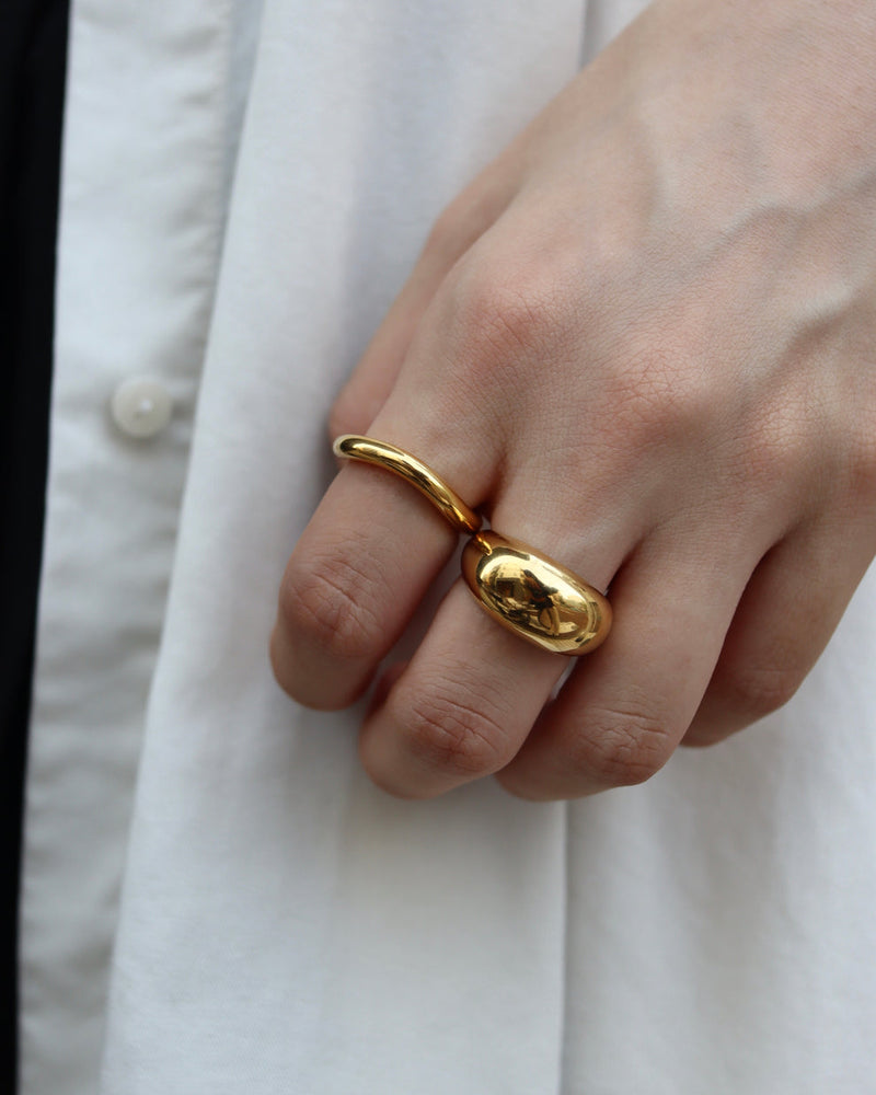 loose curved ring