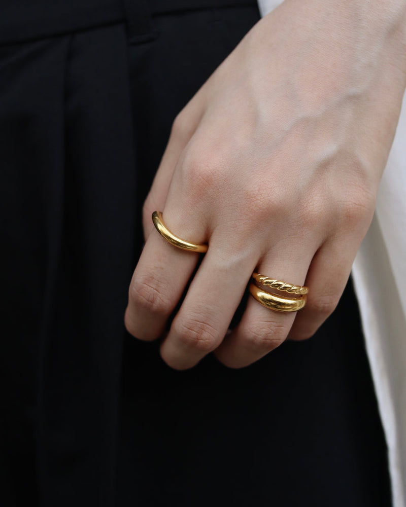 loose curved ring