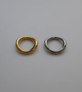 loose curved ring