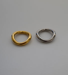 loose curved ring