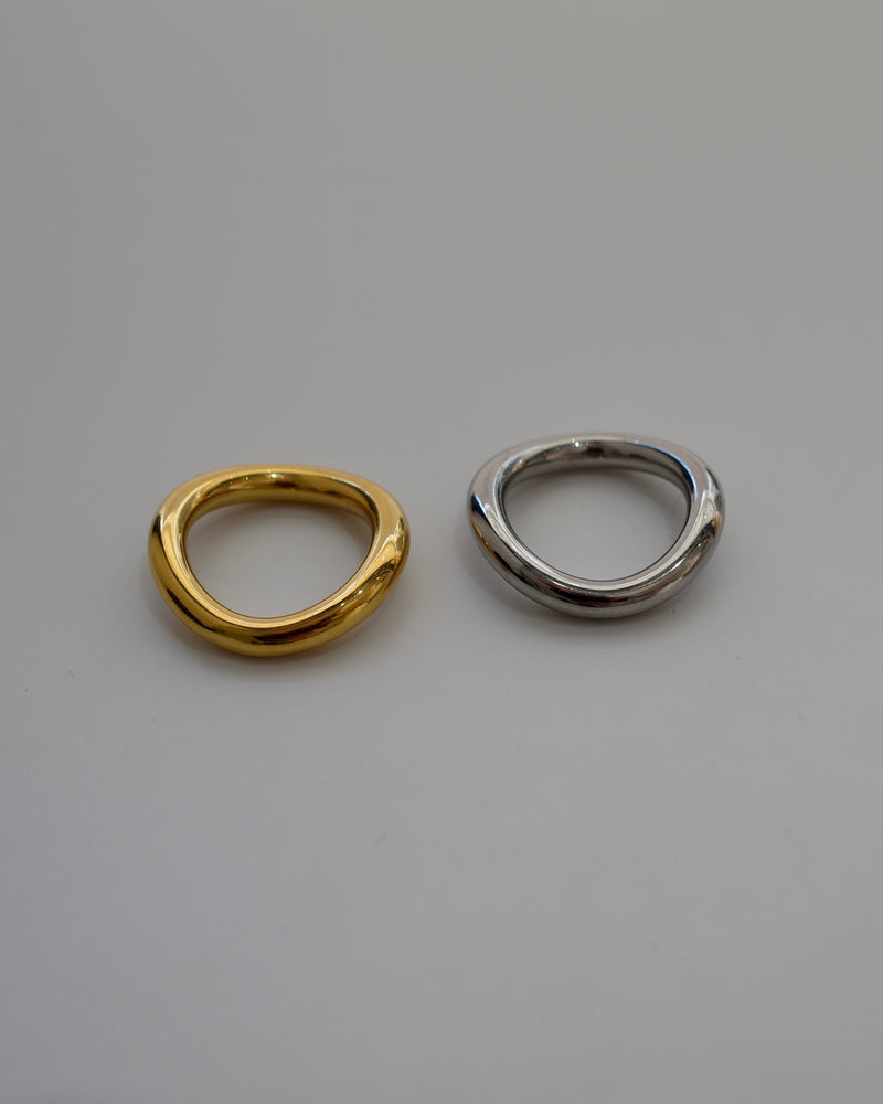 loose curved ring