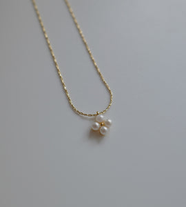 pearl clover necklace