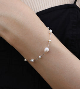 sprinkle pearl bracelet