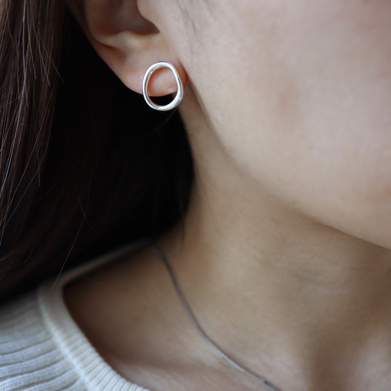 asymmetry hole pierce